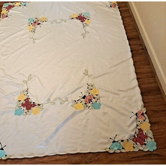 Blossoms & Blooms Tablecloth Applique Flowers Butterfly Cut Out Kohls 82x59 - Picture 2 of 8